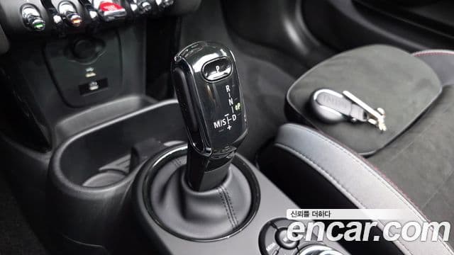 Mini Cooper S Convertible 2024 — ფოტო 7/20