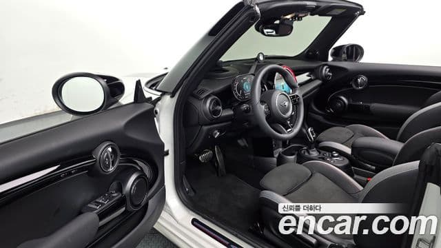 Mini Cooper S Convertible 2024 — ფოტო 8/20