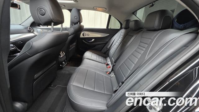 Mercedes-Benz E-Class 2019 — Şəkil 12/20