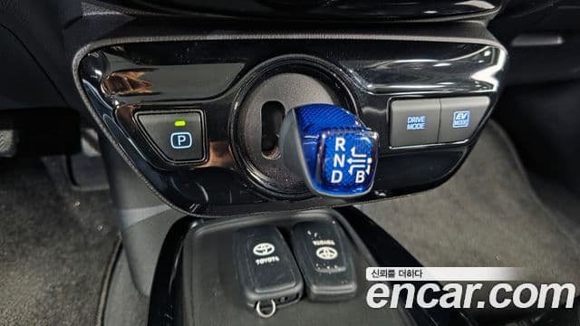 Toyota Prius 2021 — Şəkil 9/20