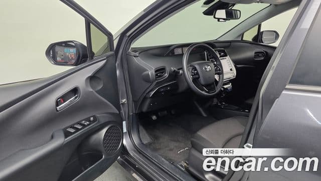 Toyota Prius 2021 — Şəkil 10/20