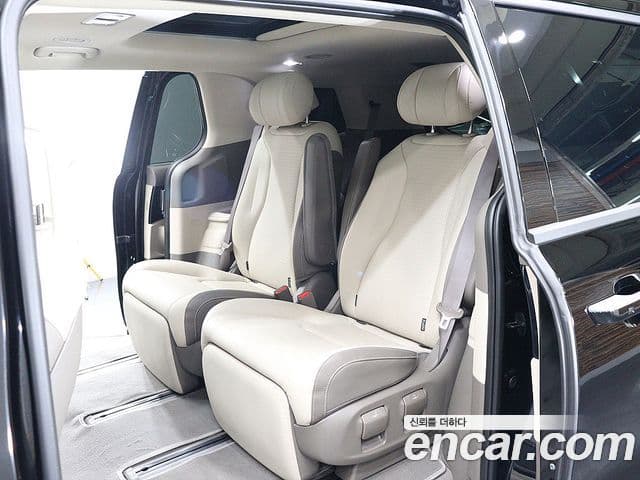Kia Carnival 2024 — ფოტო 16/20