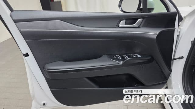 Kia K5 2025 — Photo 12/30