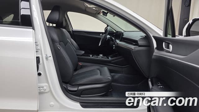 Kia K5 2025 — Photo 18/30