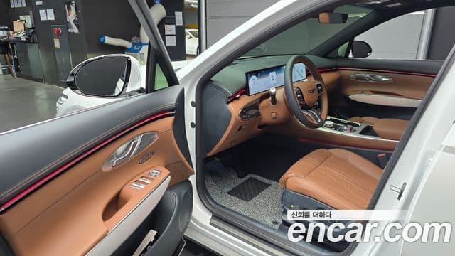 Genesis GV70 2024 — ფოტო 29/32