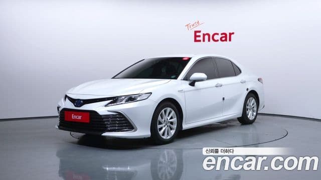 Toyota Camry 2023 — ფოტო 3/29