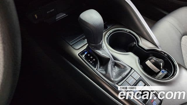 Toyota Camry 2023 — ფოტო 5/29