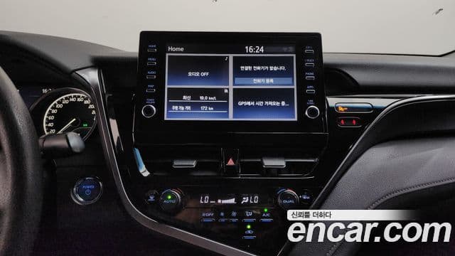 Toyota Camry 2023 — ფოტო 1/29