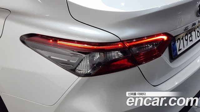 Toyota Camry 2023 — ფოტო 4/29