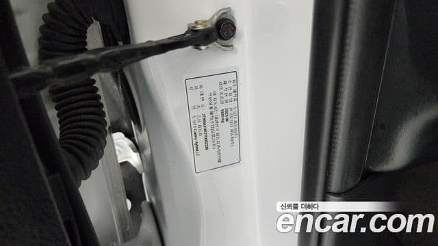 Toyota Camry 2023 — ფოტო 21/29