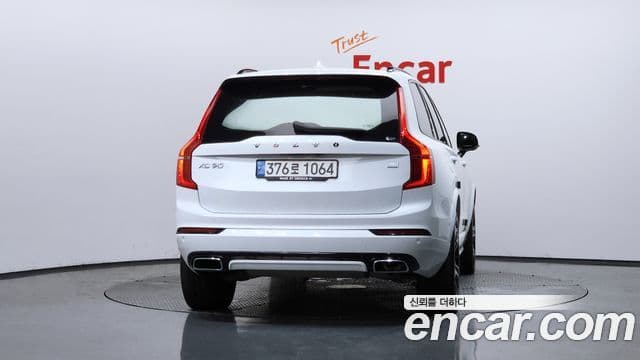 Volvo XC90 2021 — ფოტო 4/20