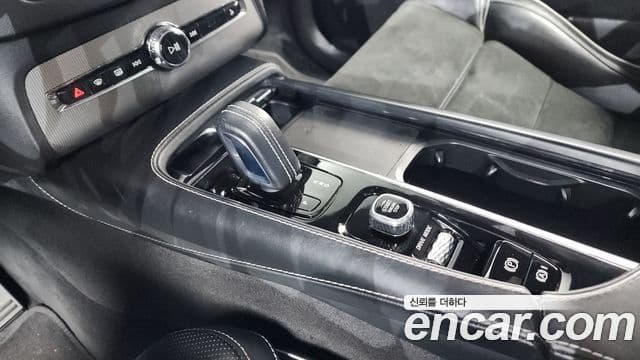 Volvo XC90 2021 — ფოტო 9/20