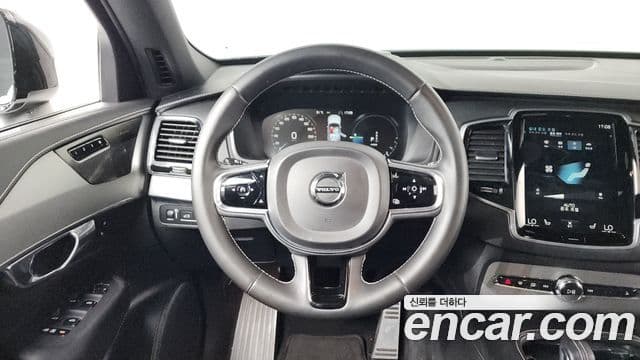 Volvo XC90 2021 — ფოტო 14/20