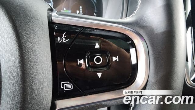 Volvo XC90 2021 — ფოტო 17/20