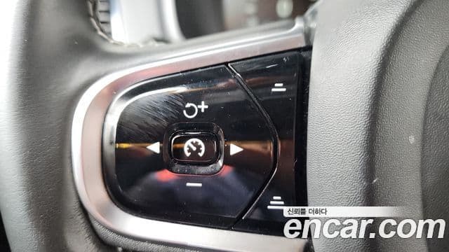 Volvo XC90 2021 — ფოტო 18/20