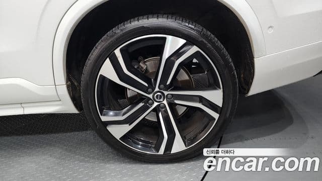Volvo XC90 2021 — Photo 38/40