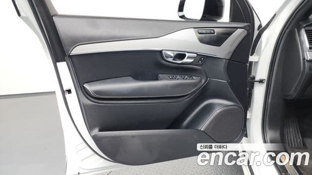 Volvo XC90 2021 — Photo 31/40