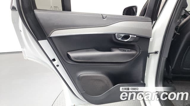 Volvo XC90 2021 — Photo 21/40
