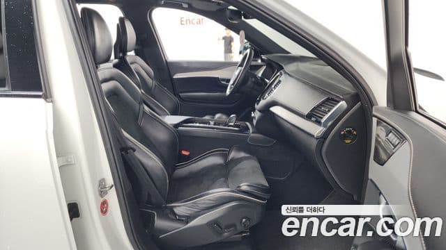 Volvo XC90 2021 — Photo 34/40