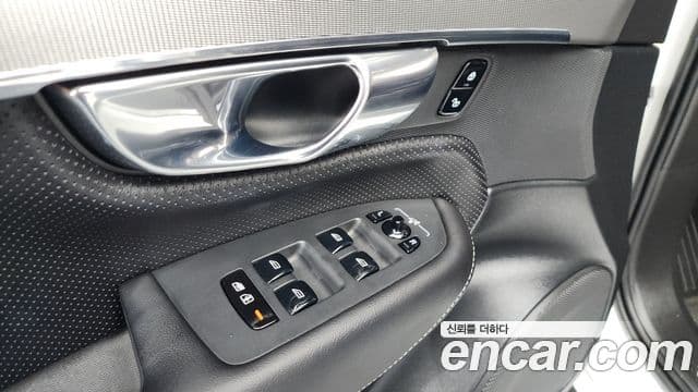 Volvo XC90 2021 — Photo 20/40