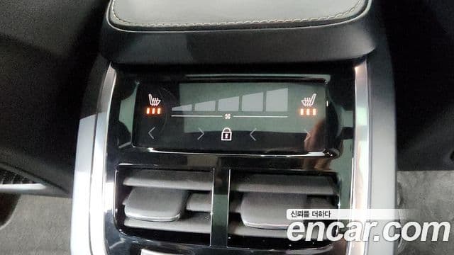 Volvo XC90 2021 — Photo 40/40