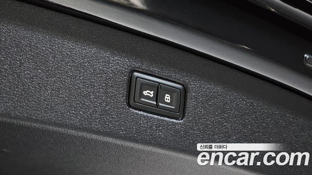 Audi Q7 2022 — ფოტო 18/32
