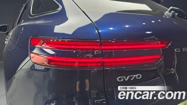 Genesis GV70 2021 — Şəkil 17/32