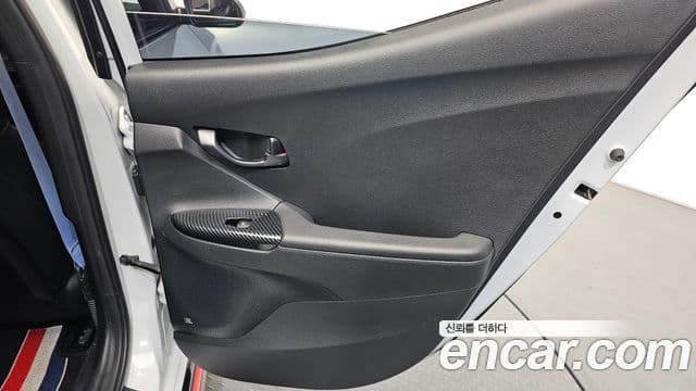 Hyundai Veloster 2018 — Photo 21/33