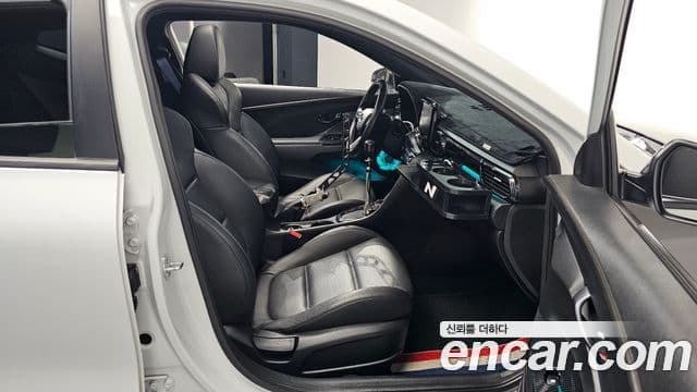 Hyundai Veloster 2018 — Photo 1/33