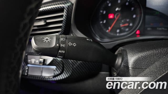 Hyundai Veloster 2018 — Photo 24/33