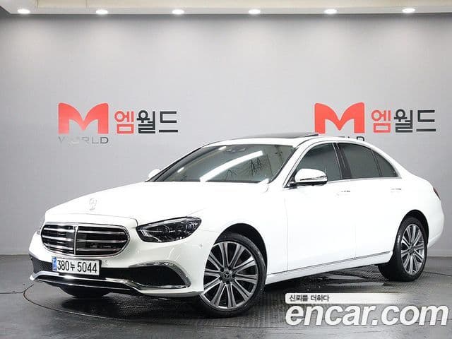 Mercedes-Benz E-Class 2023 — ფოტო 10/20