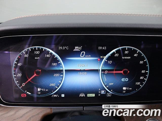 Mercedes-Benz E-Class 2023 — ფოტო 5/20