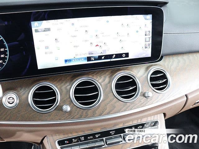 Mercedes-Benz E-Class 2023 — ფოტო 7/20
