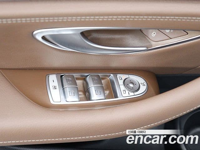 Mercedes-Benz E-Class 2023 — ფოტო 11/20