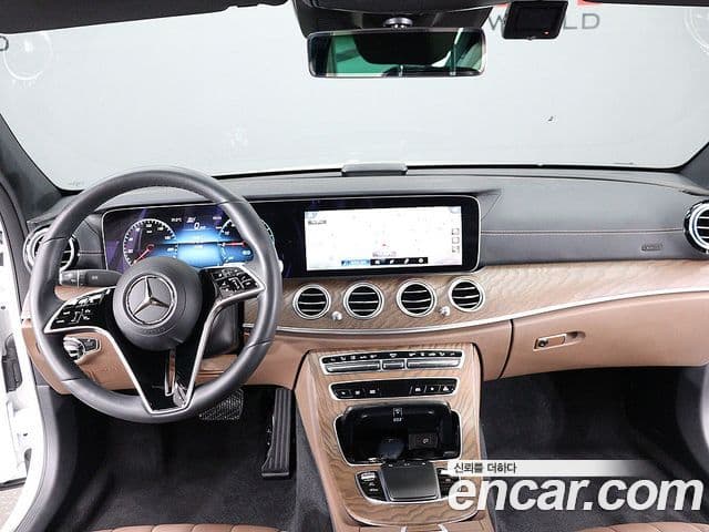 Mercedes-Benz E-Class 2023 — ფოტო 13/20