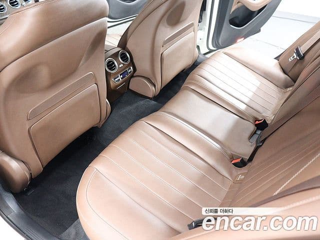 Mercedes-Benz E-Class 2023 — ფოტო 15/20