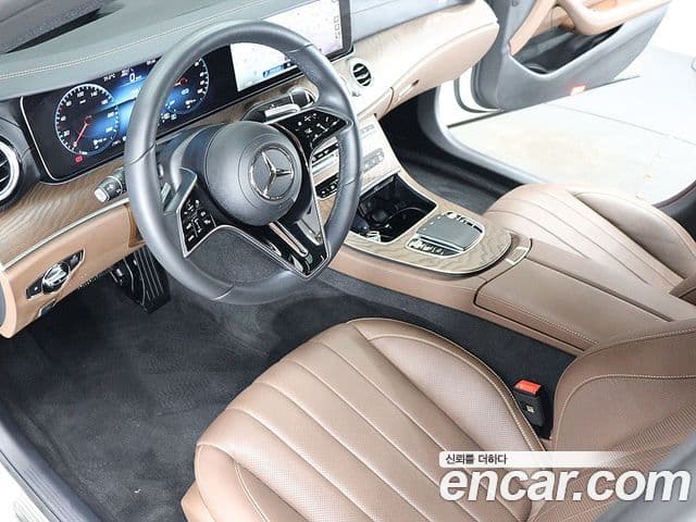 Mercedes-Benz E-Class 2023 — ფოტო 16/20