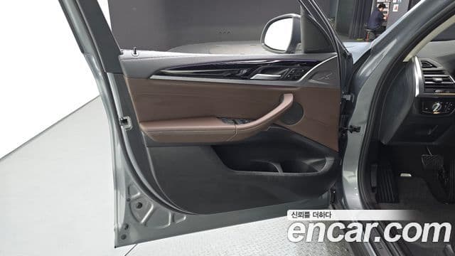BMW X3 2022 — Photo 8/33