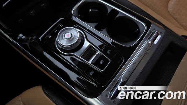 Kia Carnival 2023 — ფოტო 9/20