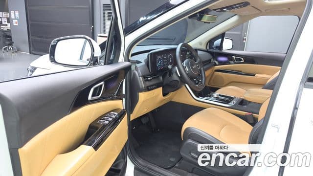 Kia Carnival 2023 — ფოტო 10/20