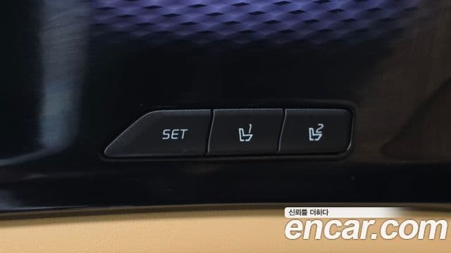 Kia Carnival 2023 — ფოტო 18/20