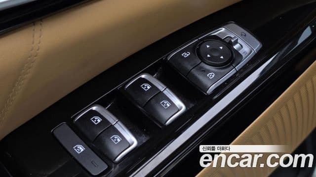 Kia Carnival 2023 — ფოტო 19/20