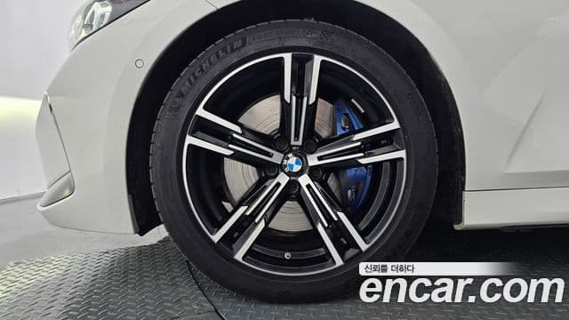 BMW 3 Series 2025 — Photo 15/34