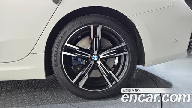 BMW 3 Series 2025 — Photo 19/34