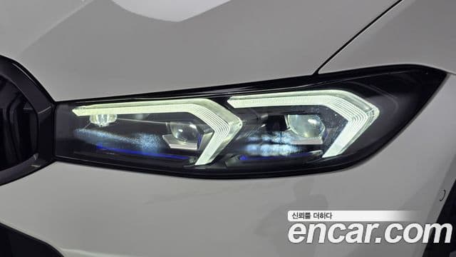 BMW 3 Series 2025 — Photo 32/34