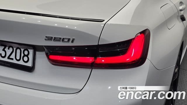 BMW 3 Series 2025 — Photo 12/34