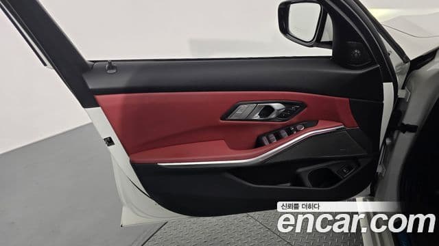 BMW 3 Series 2025 — Photo 27/34
