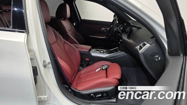 BMW 3 Series 2025 — Photo 23/34