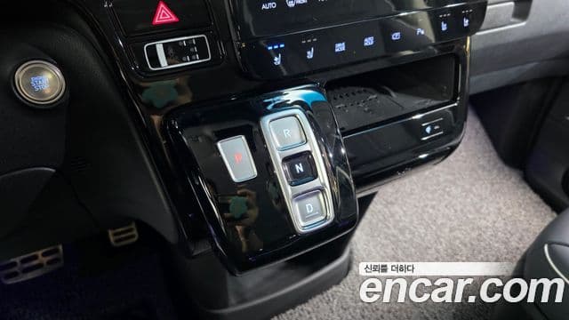 Hyundai Staria 2024 — Фото 8/20