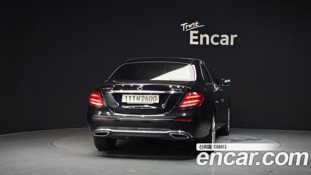 Mercedes-Benz E-Class 2020 — ფოტო 3/20